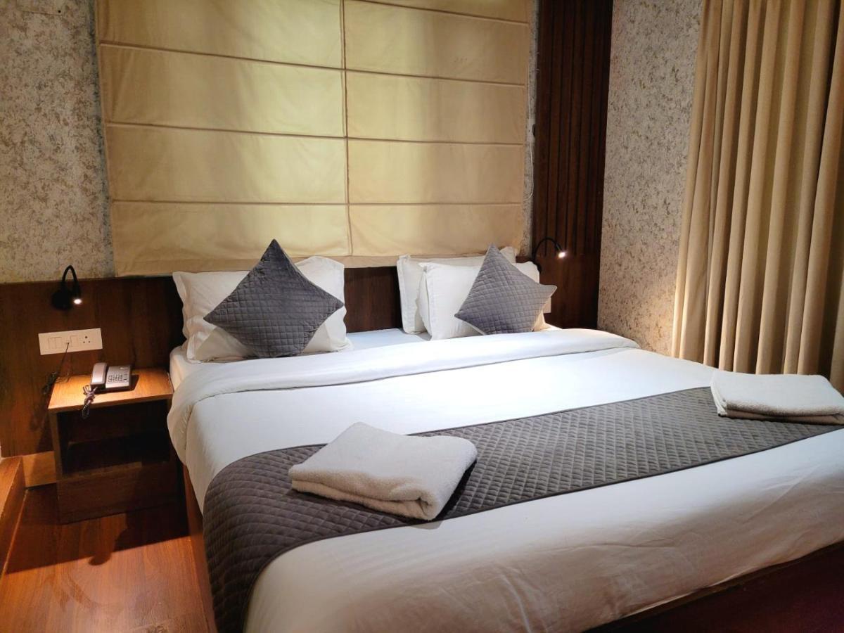 Hotel Royal Plaza Srīnagar 外观 照片